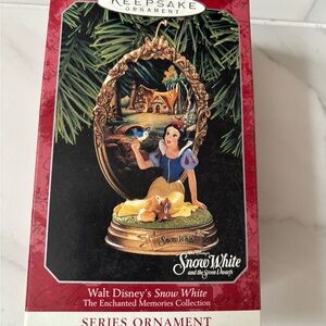 Vintage Hallmark Keepsake Ornament 1998 Disney Snow White Enchanted Memory